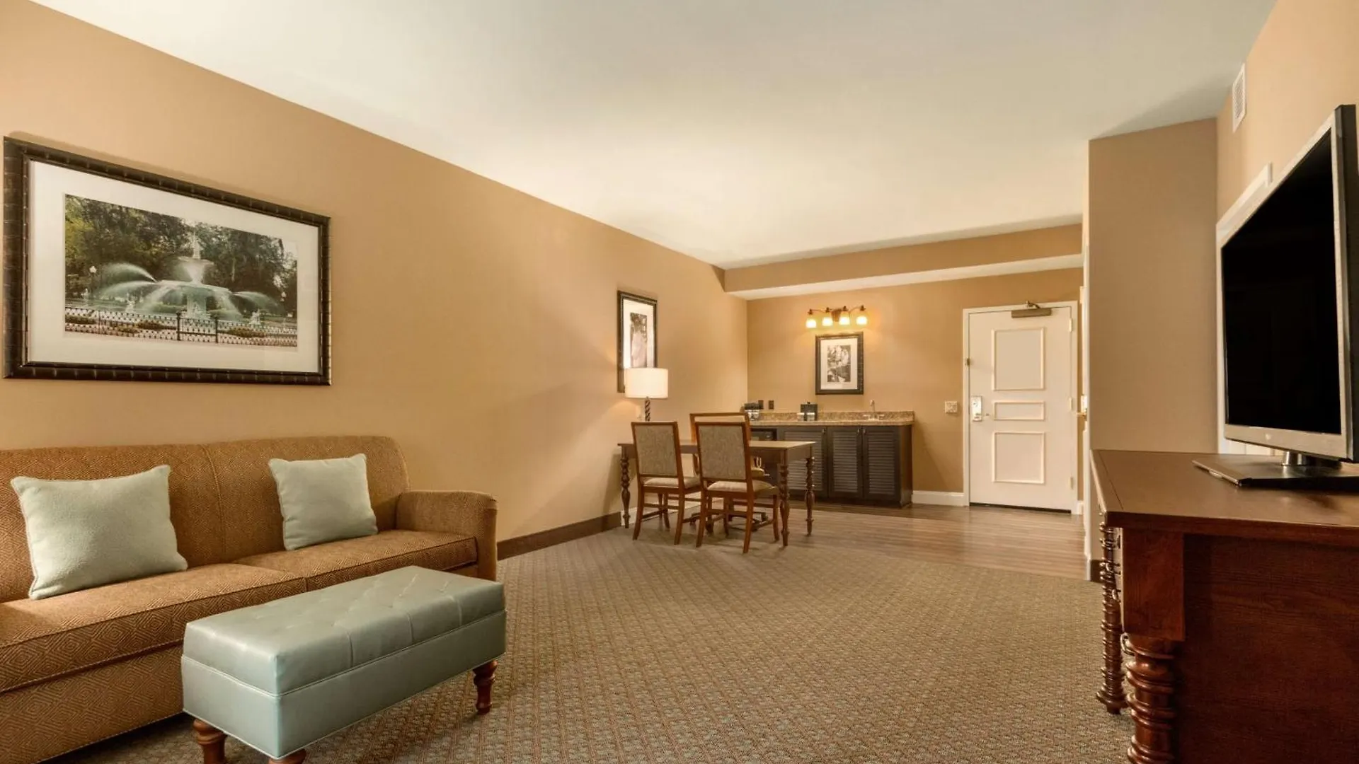 Embassy Suites Savannah Historic District